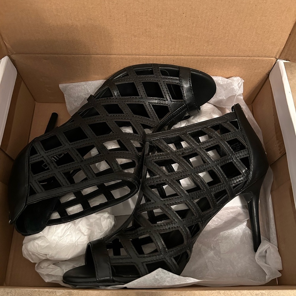 NIB Chicos black cage heels size 9.5 - Picture 3 of 4